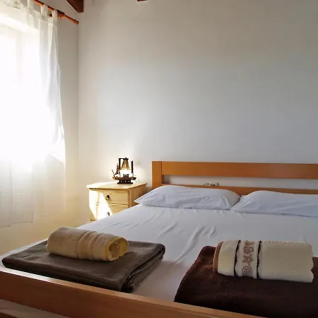 בית נופש Seaside Family Friendly House With A Swimming Pool Cove Ladjin - Landjin, Pasman - 20399 טקון